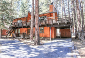 Gallagher's West - Pine surrounded deck and barbecue! Bumper Pool and Wet bar! Darts!